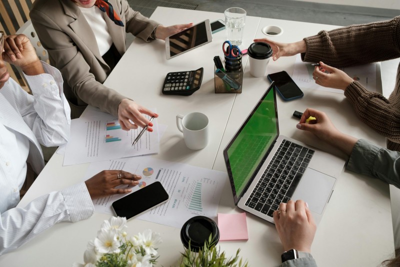 Recruit International & Executive Search | Talk to Us!