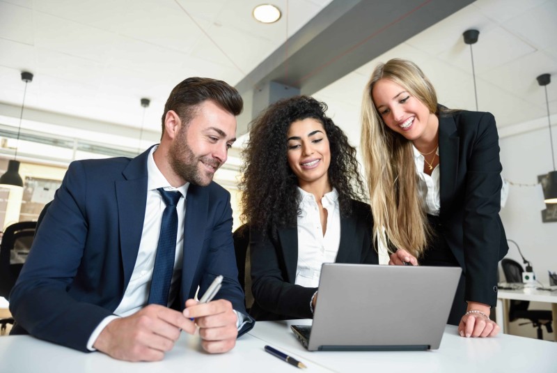 Sourcing e headhunting por stack de tecnologia