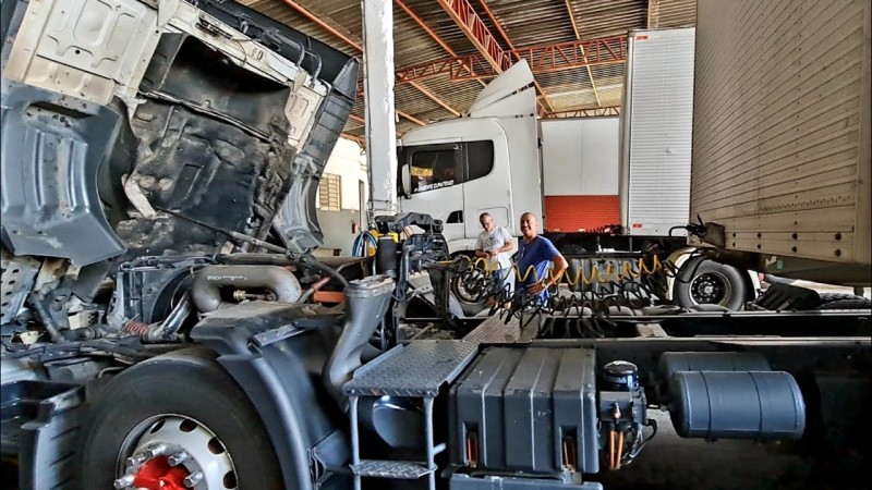 Recrutamento de Mecânico Diesel: Máquinas Pesadas