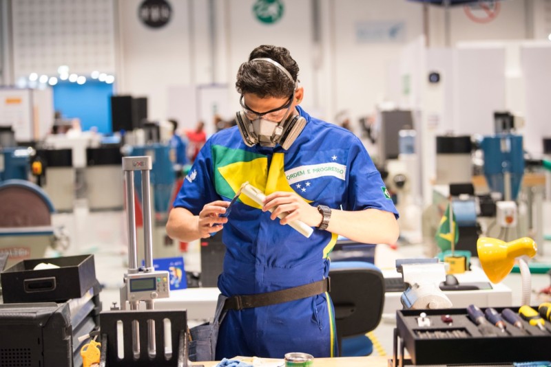 O Futuro: IA, Humanização e Métricas de Felicidade